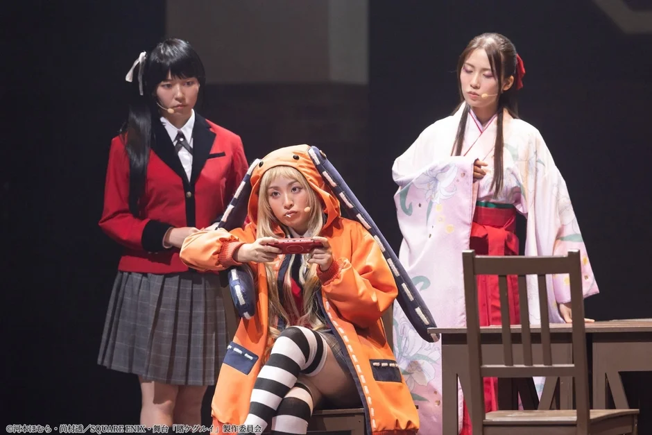 様々な衣装のキャスト