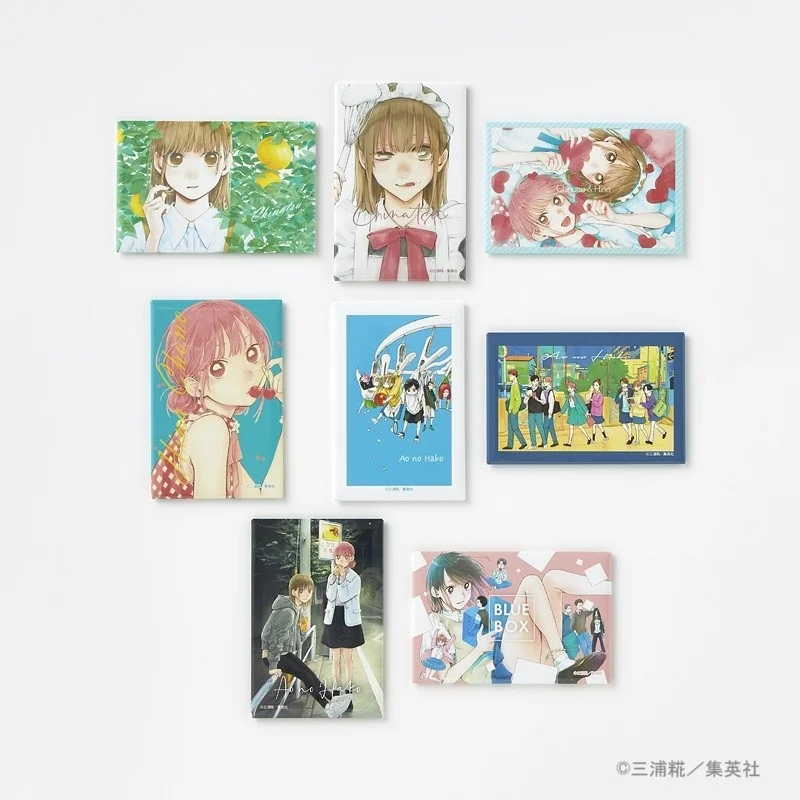 青の箱のキャラクターイラストが描かれたグッズ