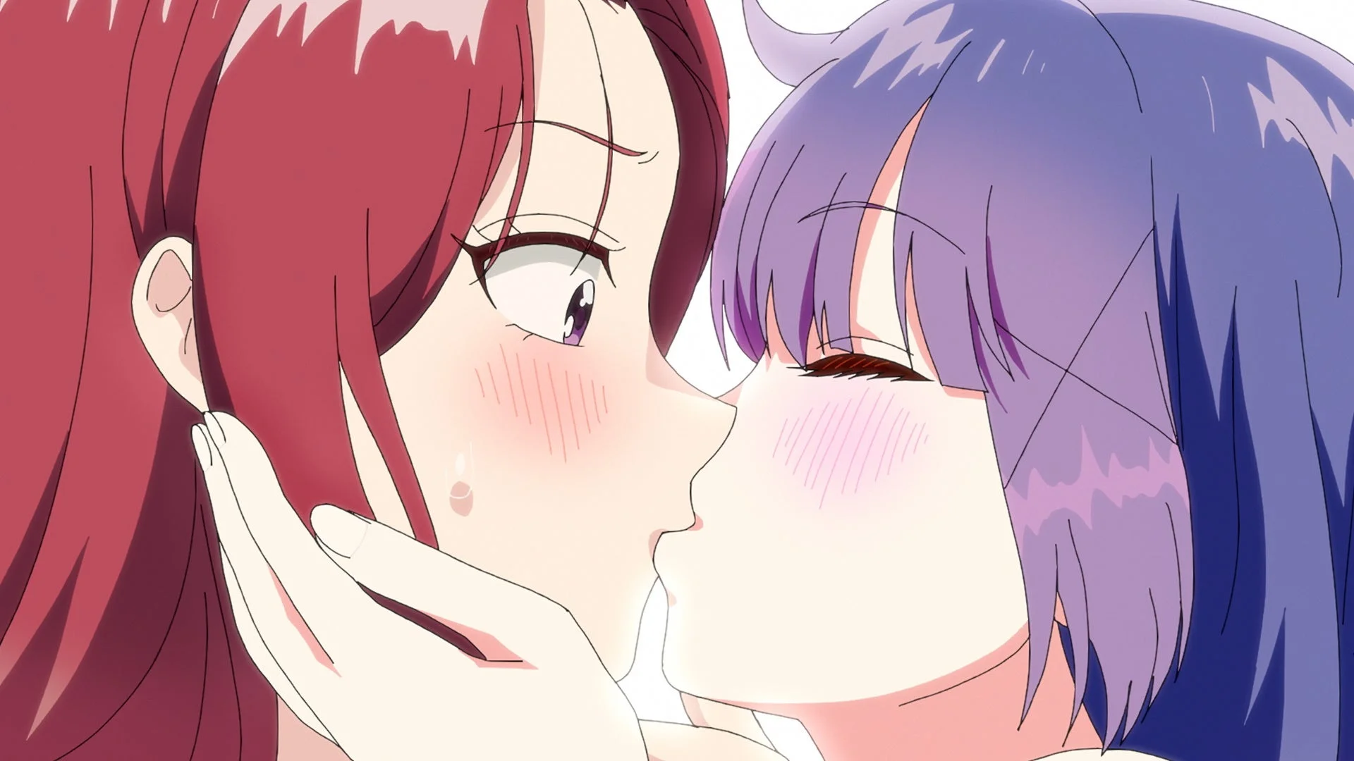 赤髪の女性と紫髪の女性がキスをしているアニメーションのクローズアップ画像